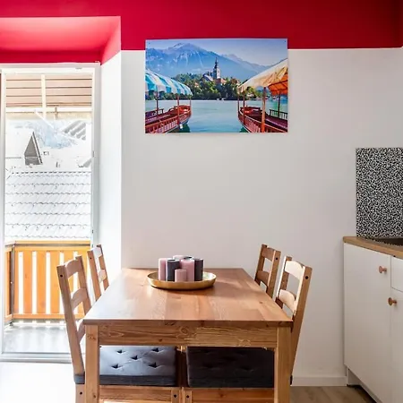 Castle Street Apartment *