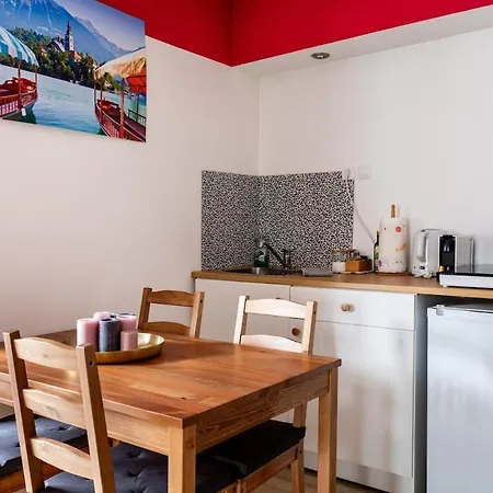 Castle Street Apartment *