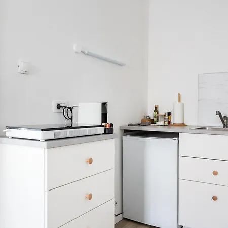 Castle Street Apartment *