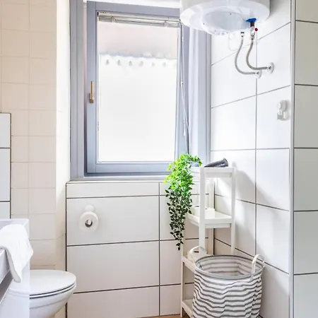 Castle Street Apartment *